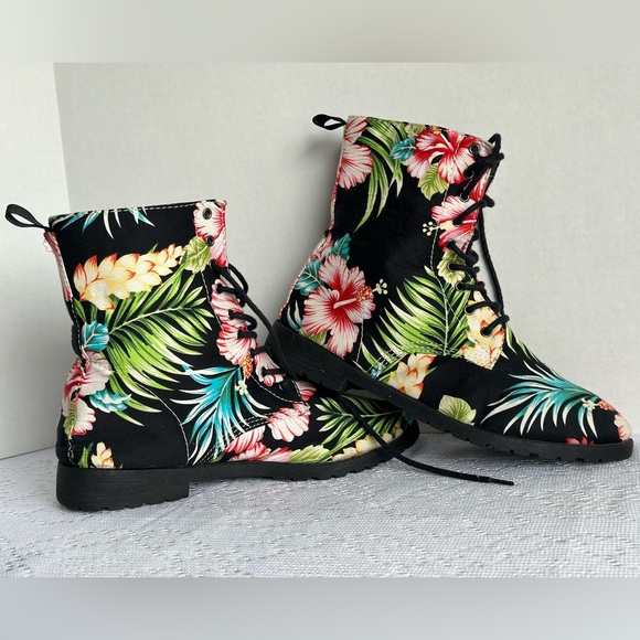 Neon Palm Leaf Hawaiian Print Women's Boots